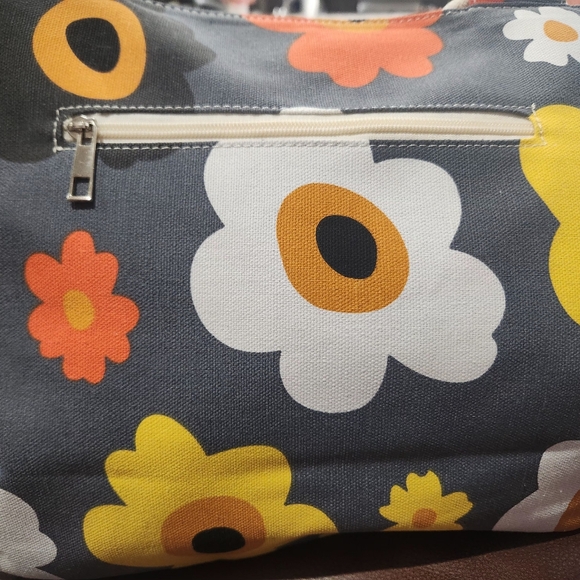 Chic Floral Tote Bag in Gray and‎ Orange - Picture 5 of 8